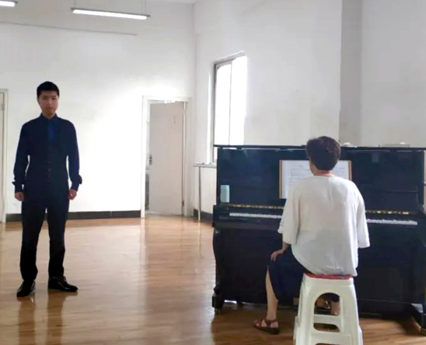 四川現(xiàn)代藝術(shù)學(xué)校音樂專業(yè)公開課